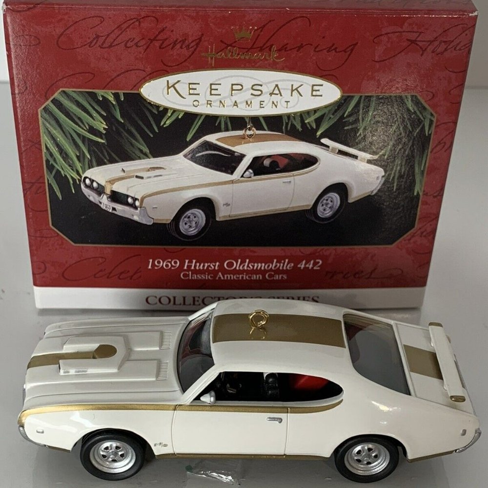 HALLMARK KEEPSAKE ORNAMENT CLASSIC AMERICAN CARS 1969 HURST OLDSMOBILE 442